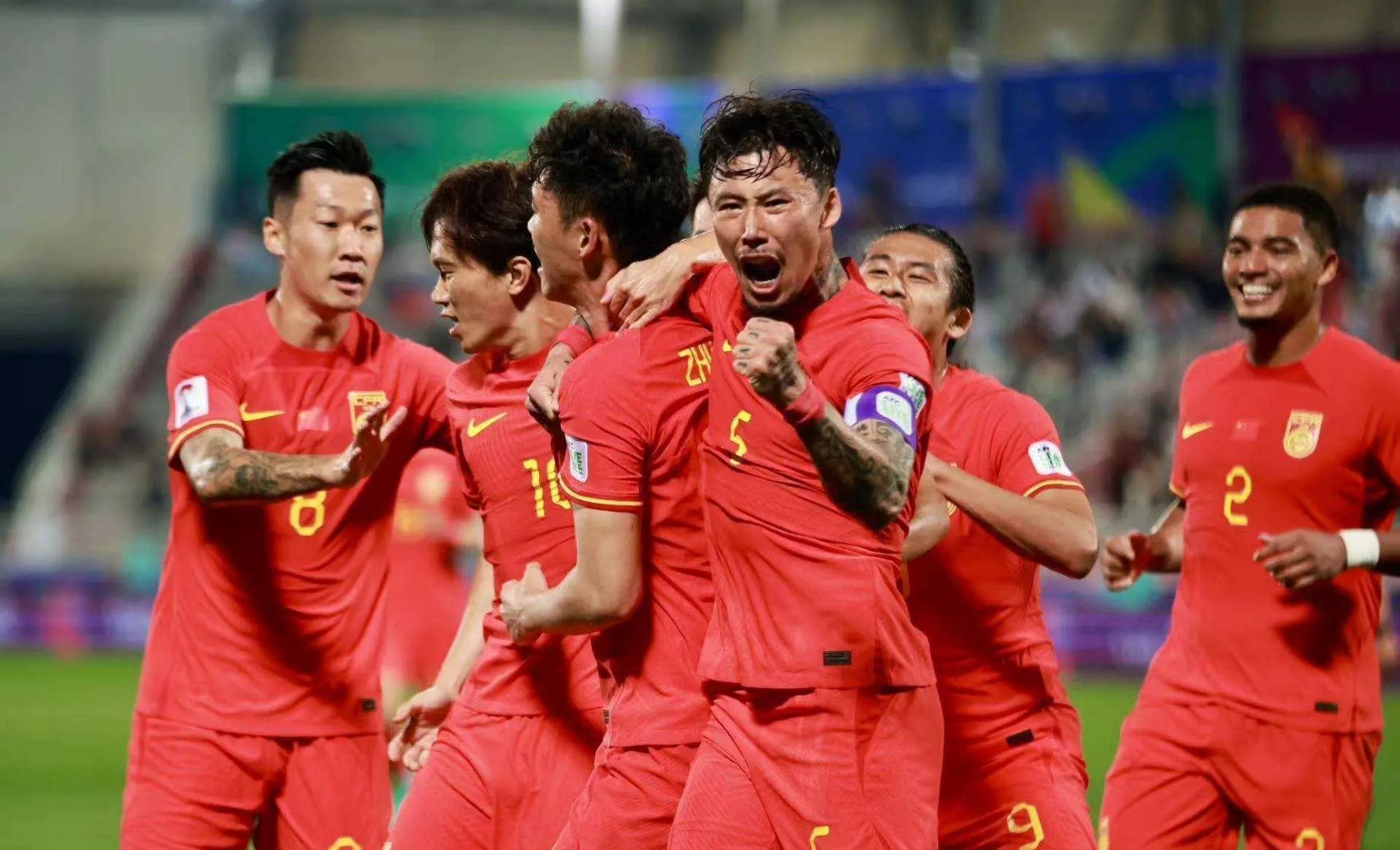 包含国内足球场上对决精彩纷呈比赛场面震撼人心的词条