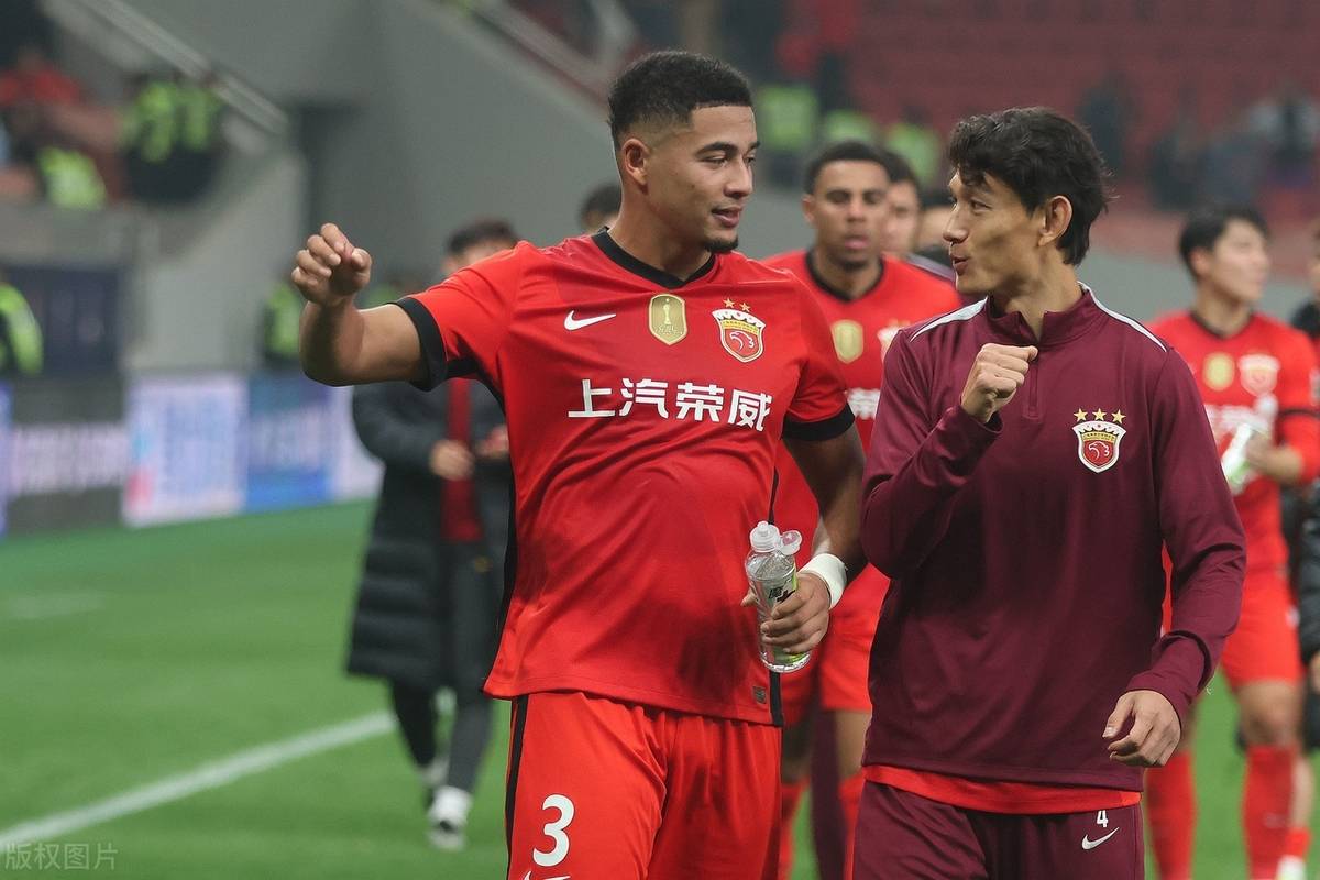 上海上港大胜天津泰达，继续保持领先位置